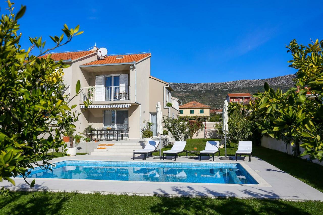Villa Elysium - Beautiful Family House With Heated Pool Kastela Exterior photo