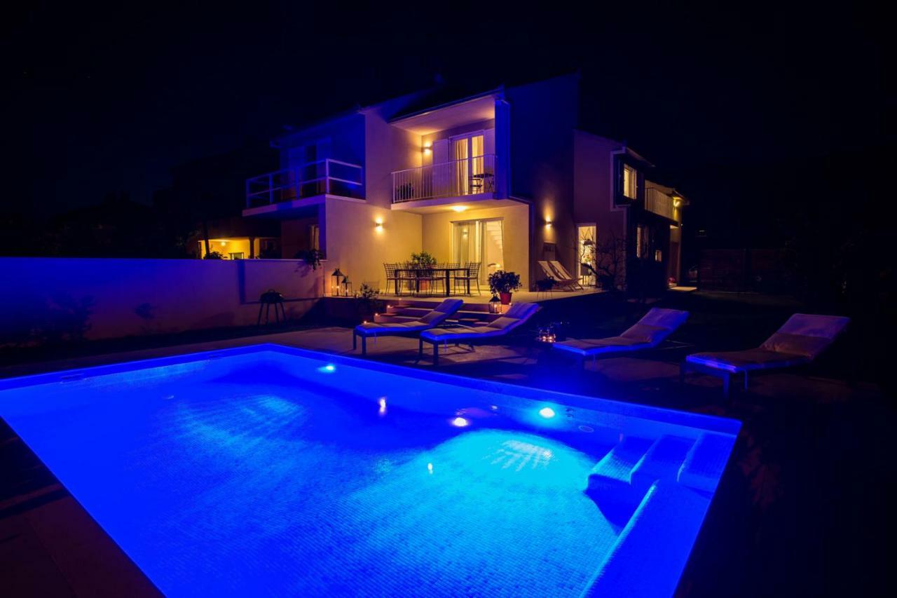 Villa Elysium - Beautiful Family House With Heated Pool Kastela Exterior photo