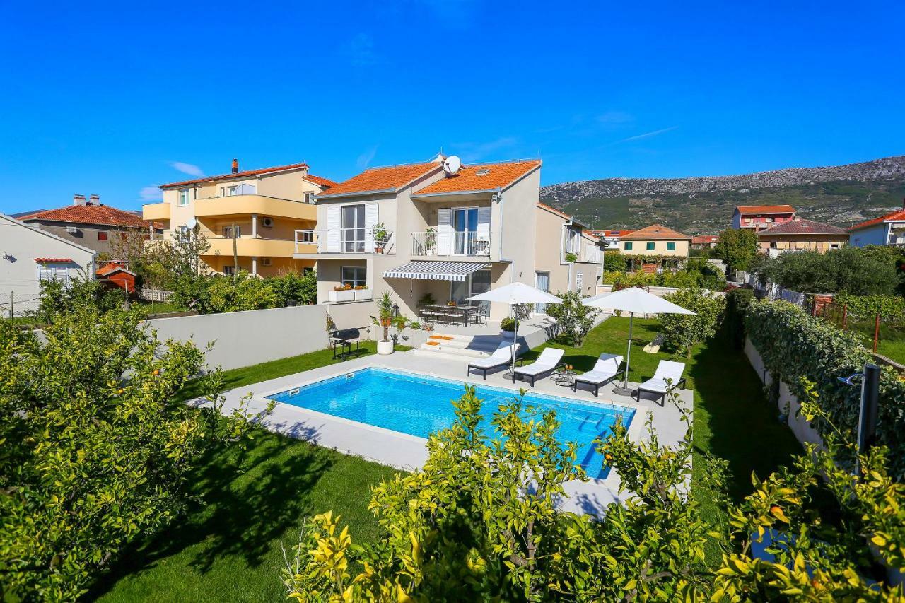Villa Elysium - Beautiful Family House With Heated Pool Kastela Exterior photo