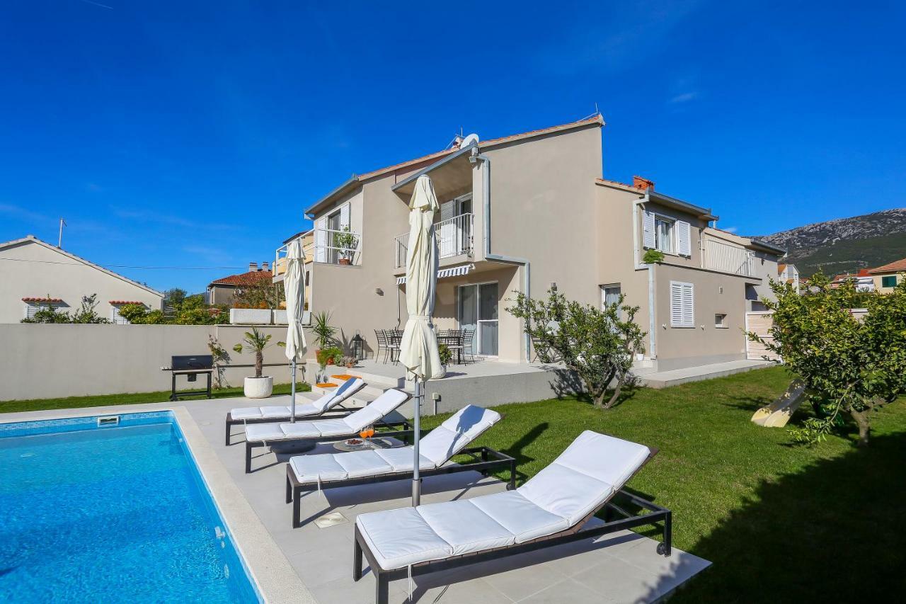 Villa Elysium - Beautiful Family House With Heated Pool Kastela Exterior photo